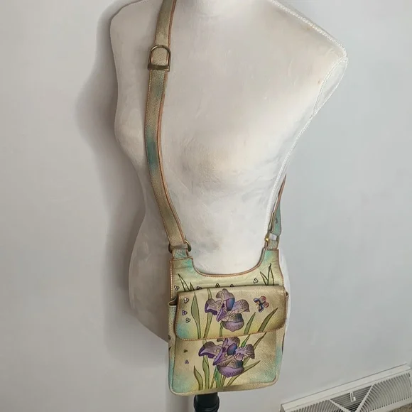 Manifique Hand Painted Floral Crossbody Bag. MCB3013E - Picture 8 of 8